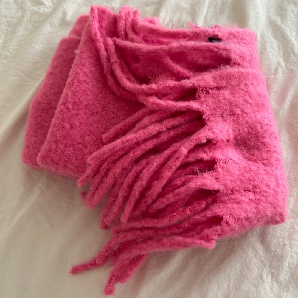 NBW Anthropologie Fuzzy Knit Pink Scarf